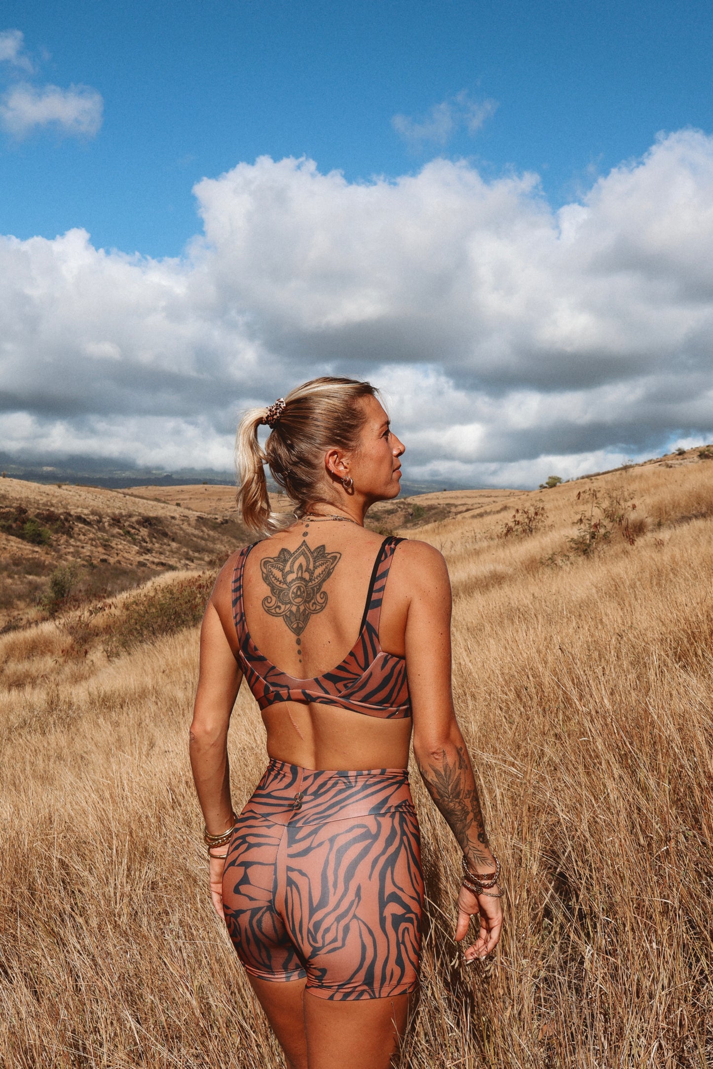 Brown tiger short V yoga set
