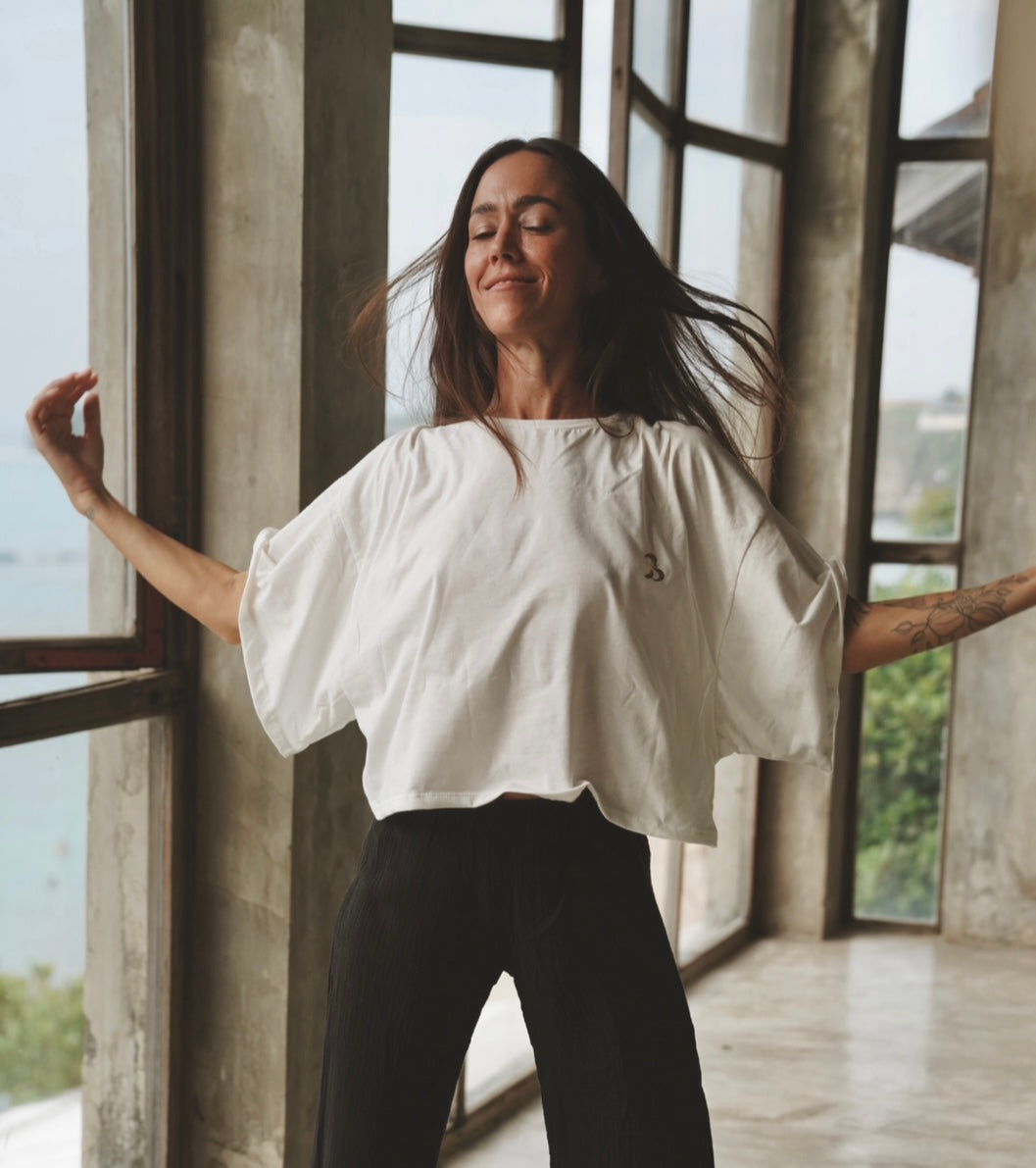 Flow White Cropped Tee