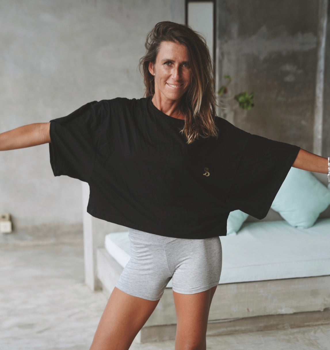 Flow Black Cropped Tee