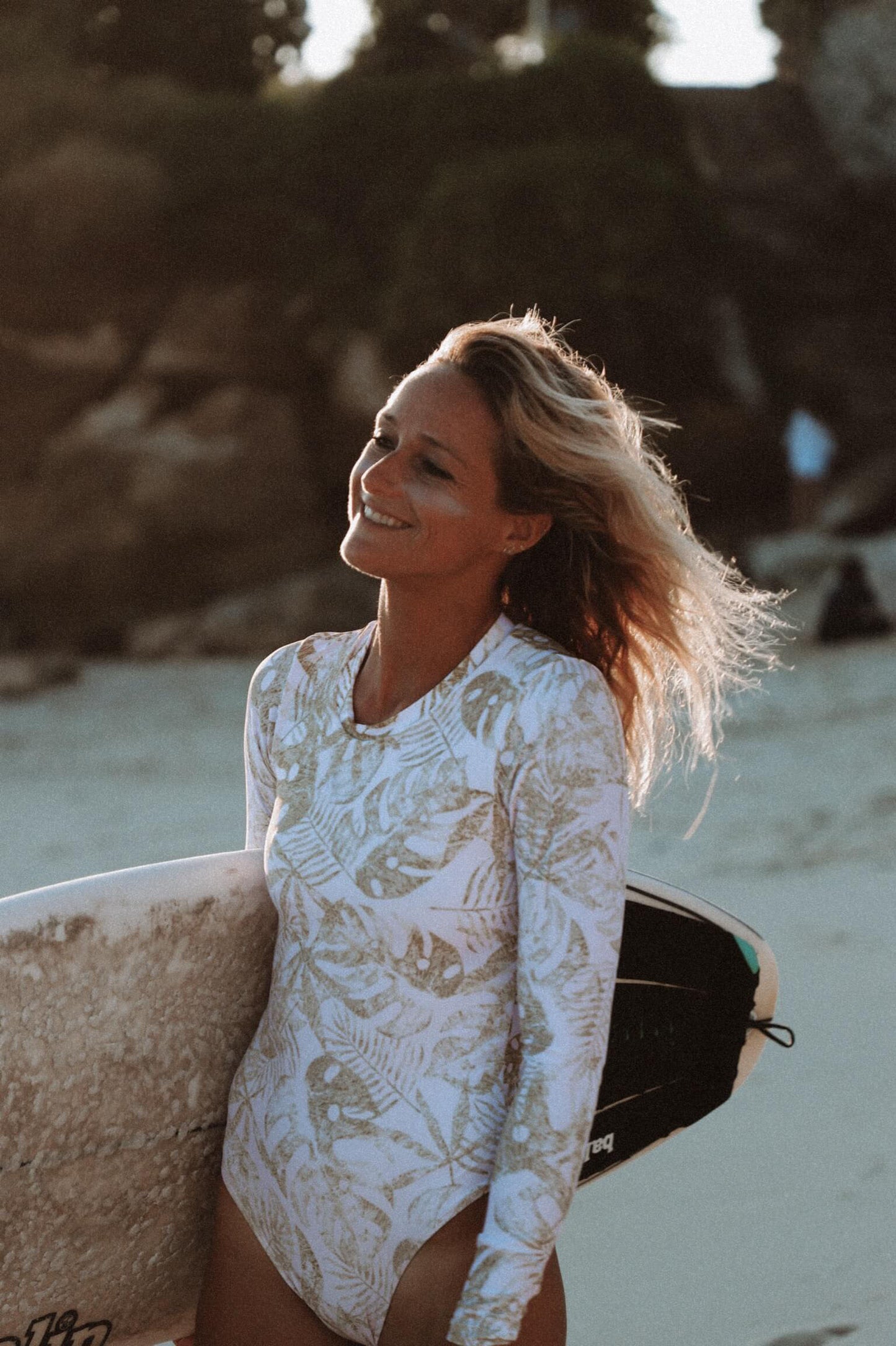 Smooth back-zip tropical surf body