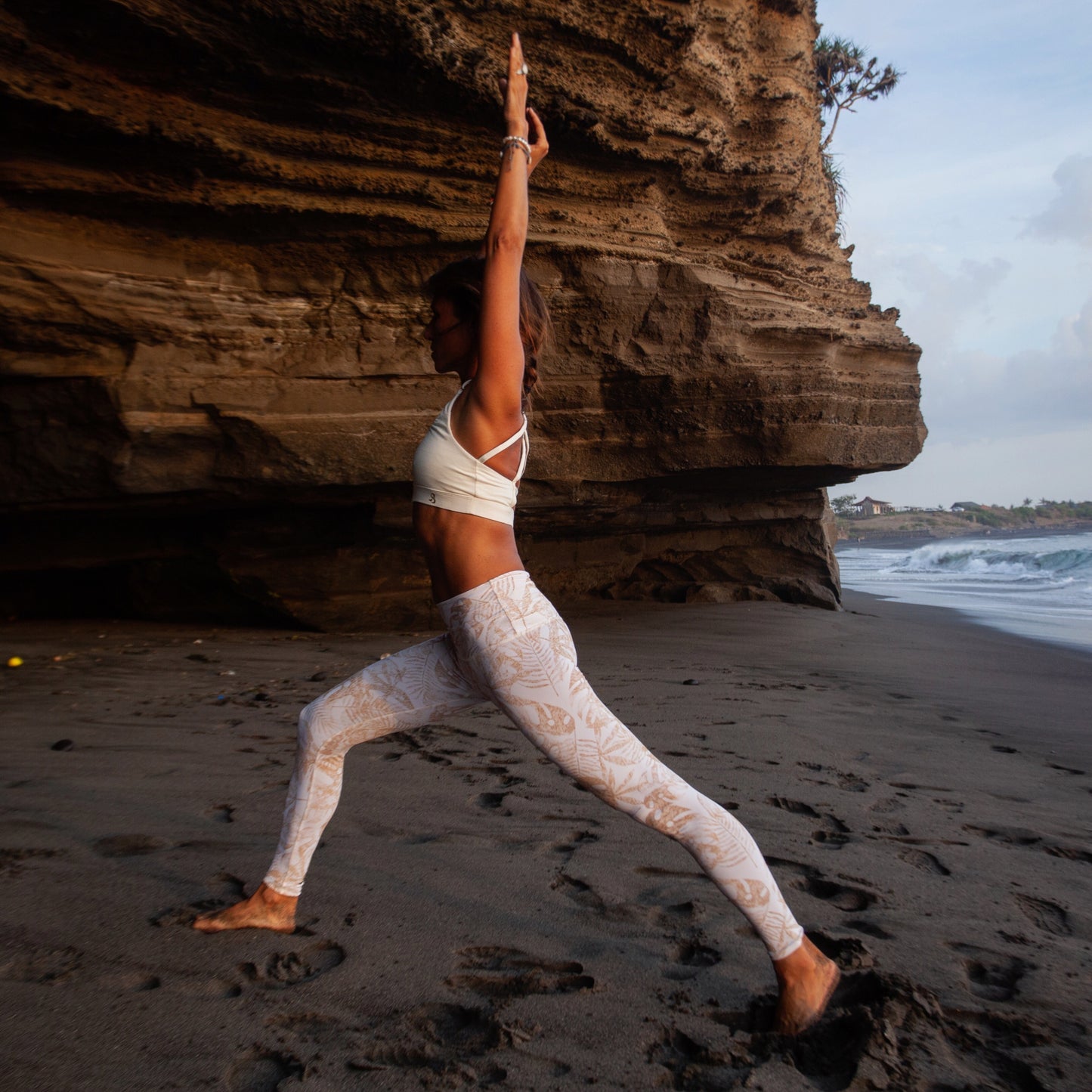 Tropical white gold leggings