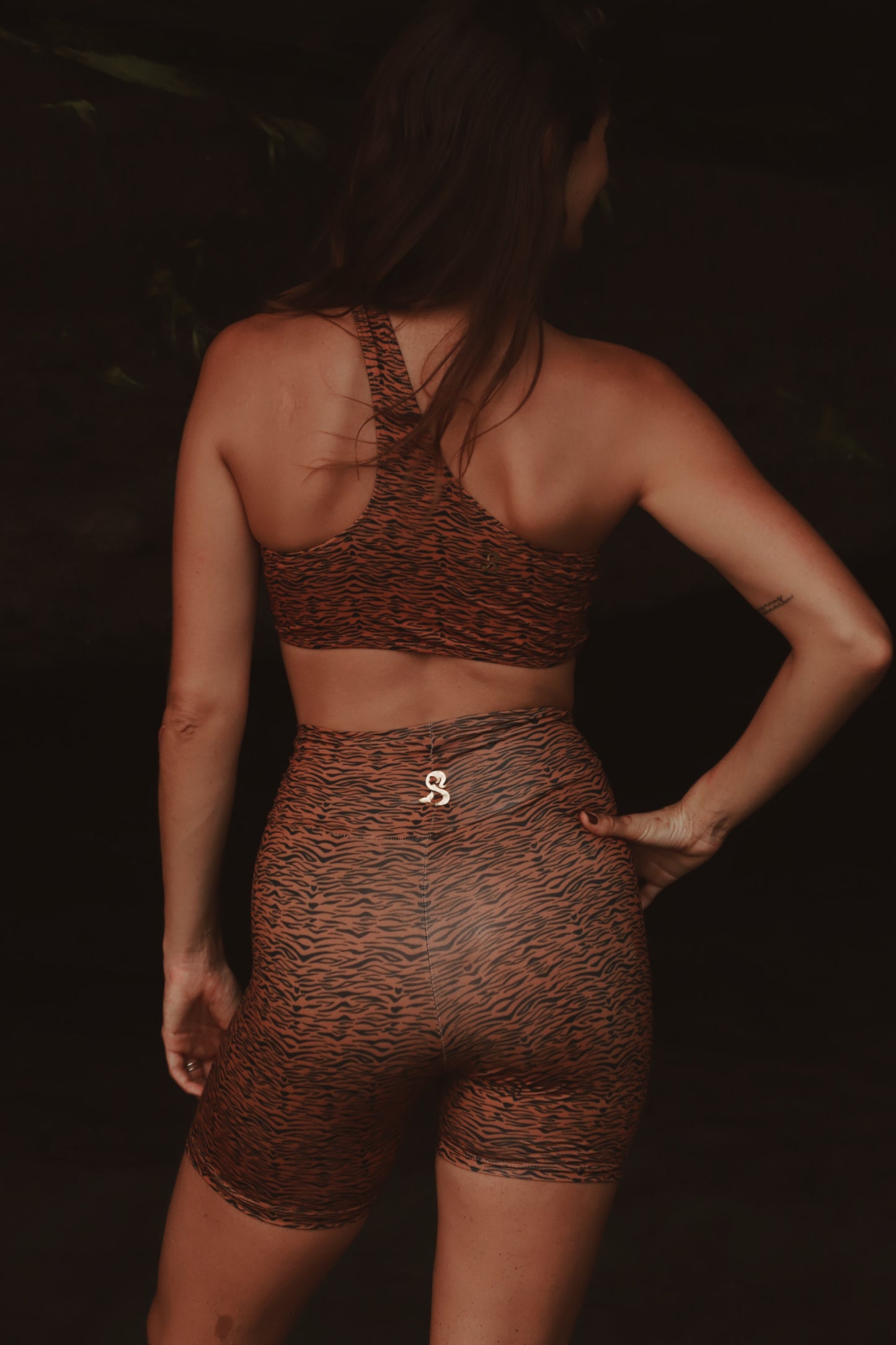 Smooth brown Tiger short set