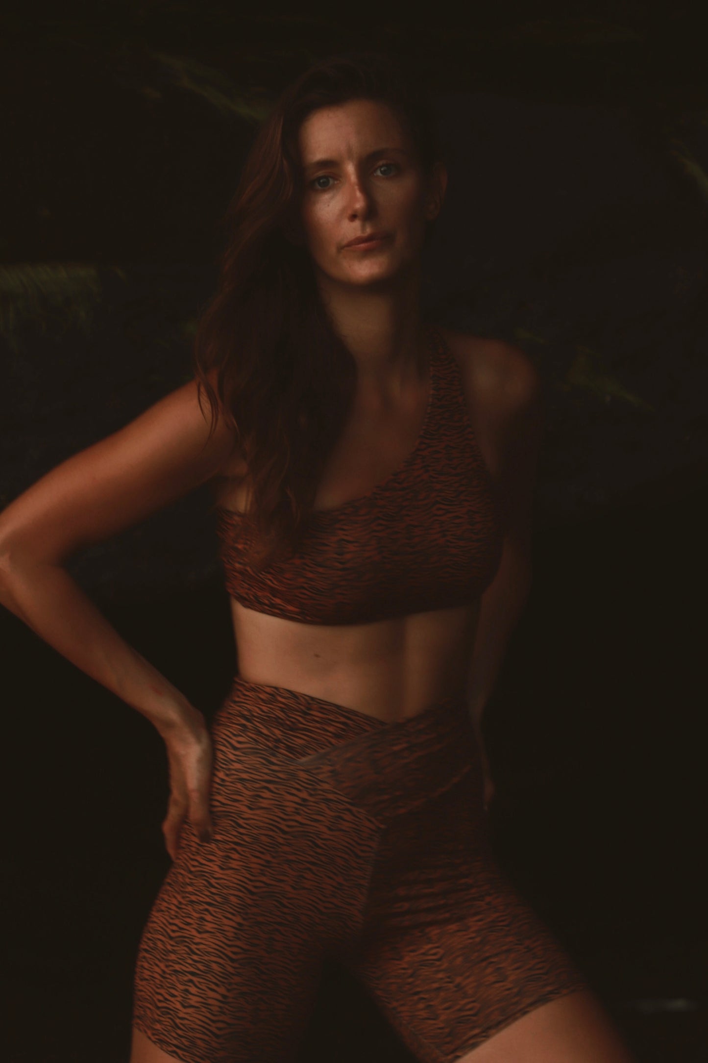 Smooth brown Tiger short set
