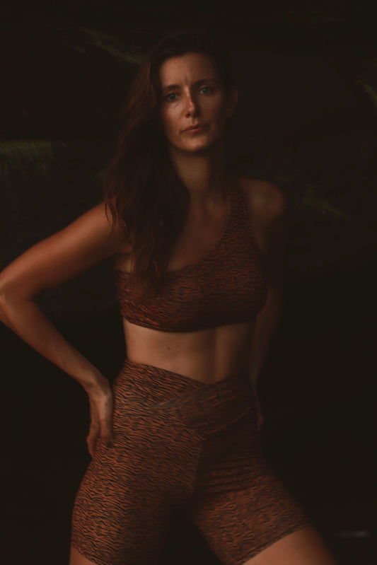 Smooth brown Tiger short set